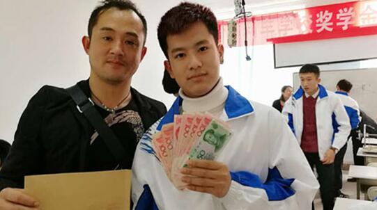 “我的奖学金我做主”德利丰奖学金发放仪式